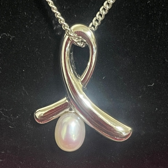 Tasaki Elegant Silver with Pearl Pendant Necklace - Picture 3 of 7